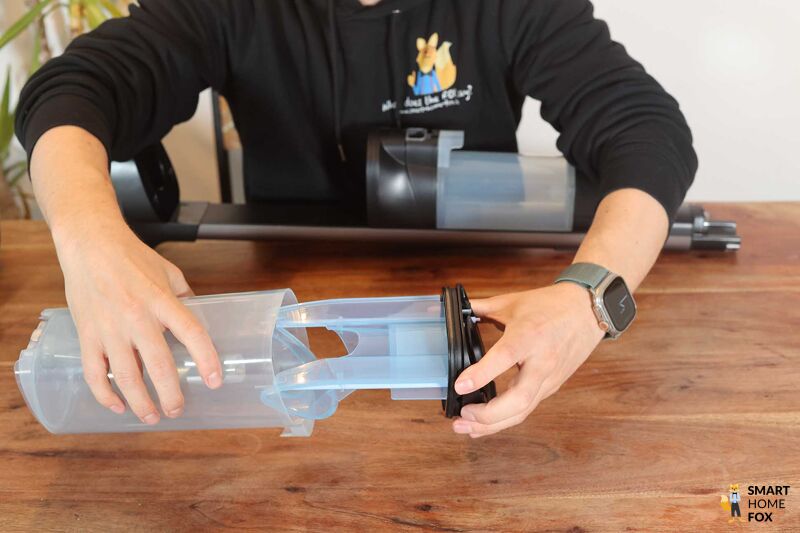 Öffnen des Schmutzwassertanks des Philips Aquatrio 9000 Cordless